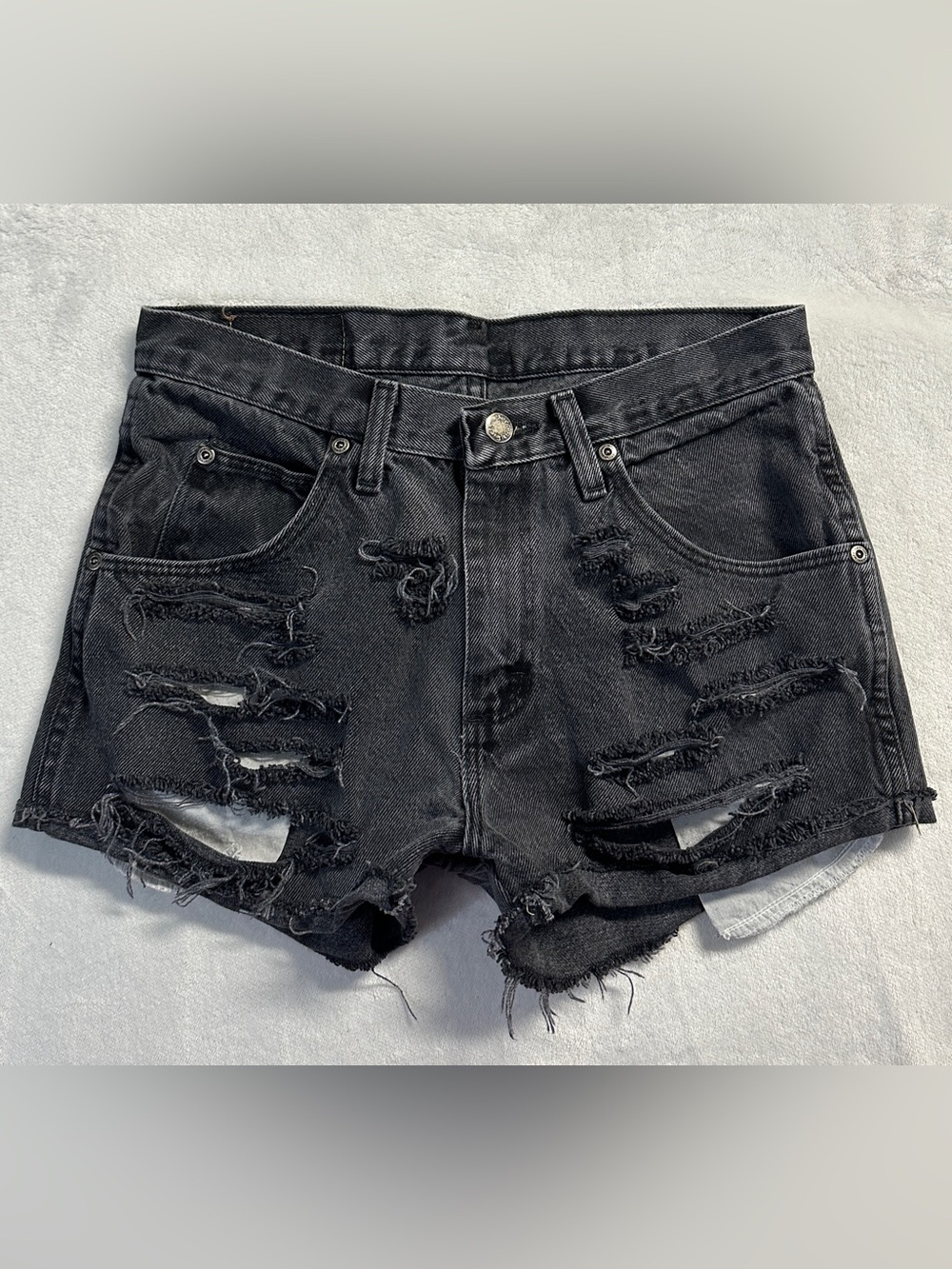 Y2K WRANGLER women's charcoal faded distressed high rise 2" denim shorts, 28".